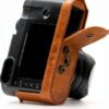 Étui cuir MegaGear Leica Q protection emplacements cartes-3