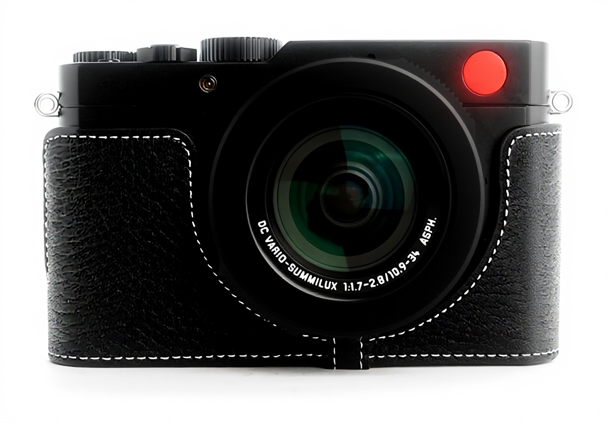 'Demi-étui en cuir véritable pour Leica D-LUX sur un fond neutre'
